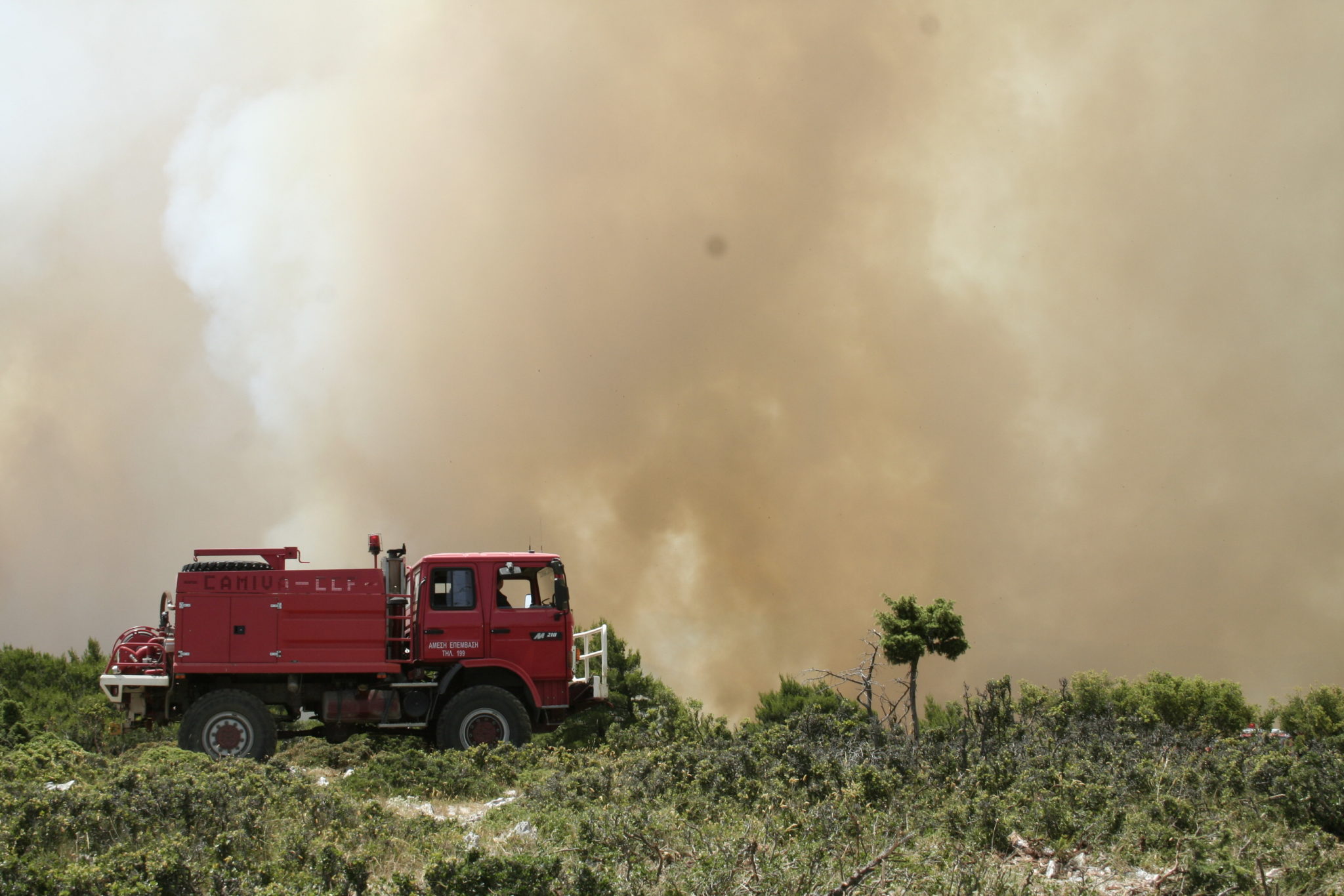 Φωτιά στη Βαρυμπόμπη - SOS από Εθνικό Αστεροσκοπείο ...